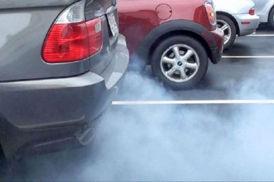 Xe ô tô bị vấn đề gì khi nhả ra khói màu trắng? 