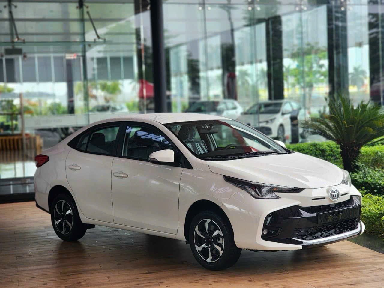 Top 10 xe bán chạy tháng 6/2023: Toyota Vios bất ngờ trở lại, VinFast VF 8 cuối bảng 