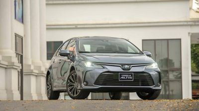 Toyota Corolla Altis 2023 giảm giá sâu tại đại lý