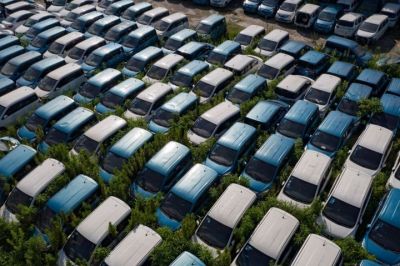 Bên trong 'nghĩa địa' ô tô điện bỏ hoang, chất đống ở Trung Quốc 