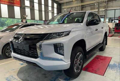 Giá xe bán tải Mitsubishi Triton lần đầu giảm sốc 160 triệu đồng