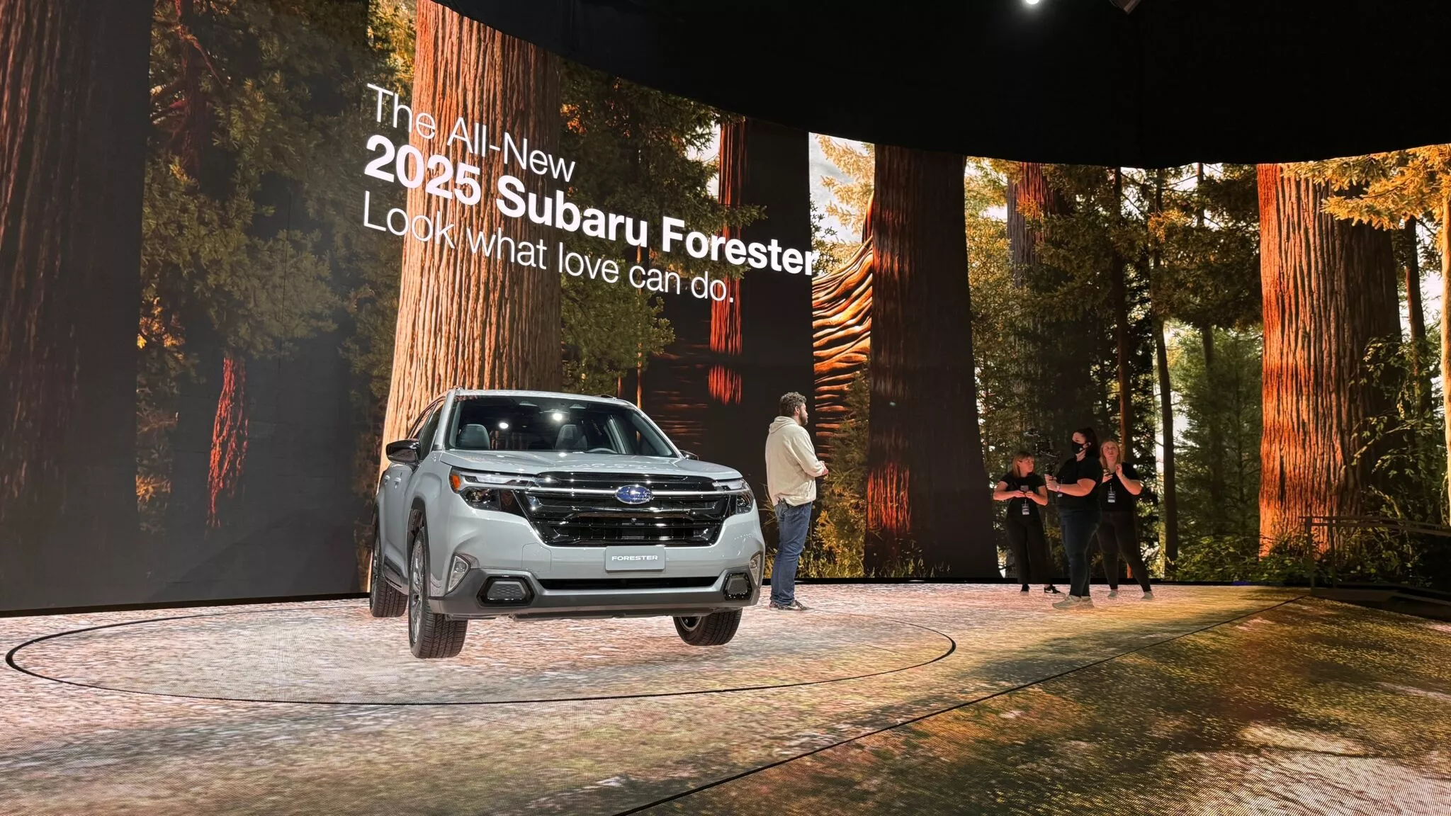 Subaru Forester 2024 trình làng với diện mạo mới nam tính hơn
