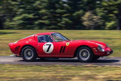 Xế cổ Ferrari 250 GTO được bán với giá kỷ lục hơn 51,7 triệu USD