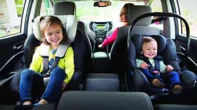 Chốt an toàn - điều bắt buộc phải làm khi có trẻ nhỏ trên ô tô 