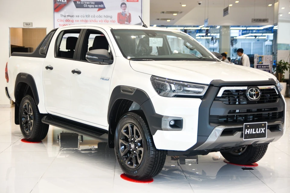 Giá chỉ từ 668 triệu đồng, Toyota Hilux sắp có 3 phiên bản mới tại VN