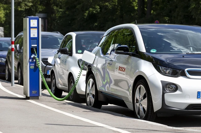 Ô tô điện chiếm thị phần ngang xe xăng tại châu Âu