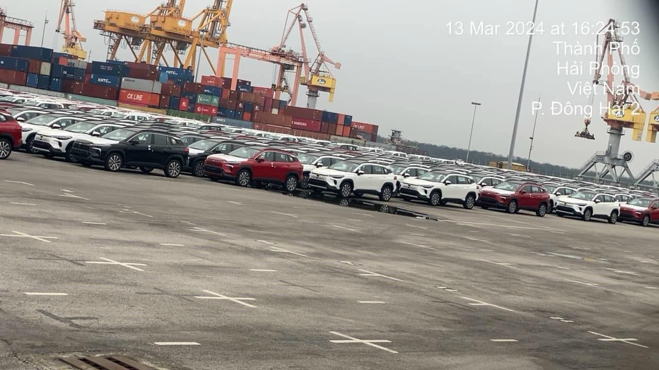 Toyota Corolla Cross 2024 cập cảng tại Việt Nam, ngày ra mắt cận kề
