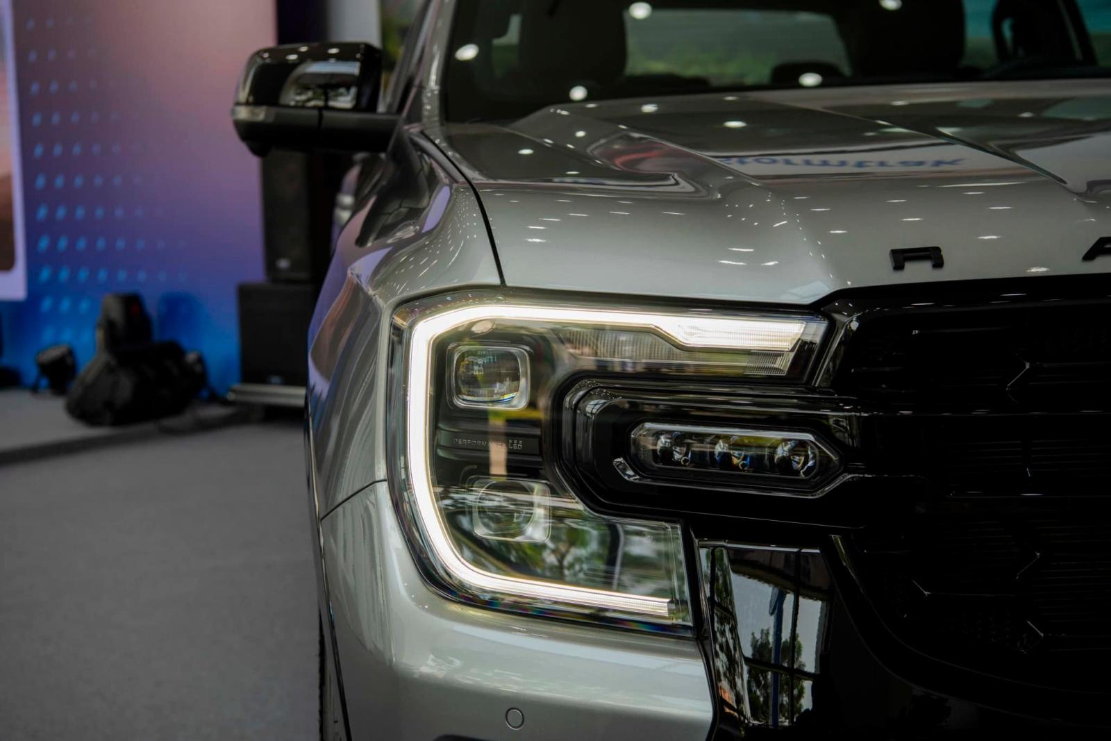 Hệ thống đèn LED Matrix và đèn trợ sáng mới của Ford Ranger Stormtrak 2024
