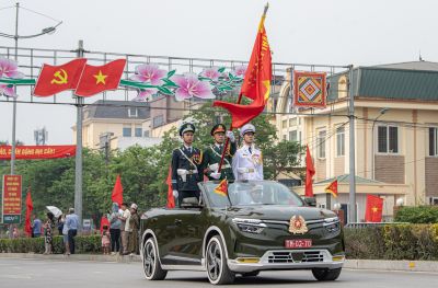 Kỷ niệm 70 năm Chiến thắng Điện Biên Phủ VF 8 mui trần xuất hiện trong lễ diễu binh 
