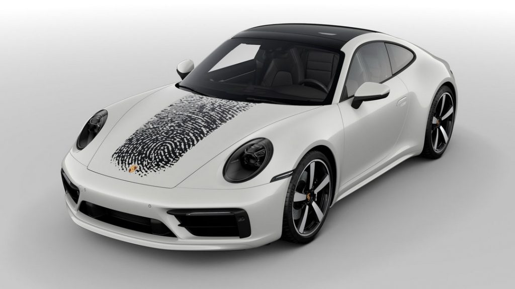 Porsche cho phép khách hàng in cả dấu vân tay lên nắp ca-pô xe