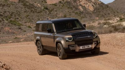 Land Rover Defender 2025 bản nâng cấp ra mắt, có phiên bản cho chủ tịch