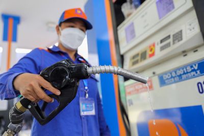 Ô tô có thể hỏng nhiều chi tiết nếu dùng nhiên liệu không đạt chuẩn