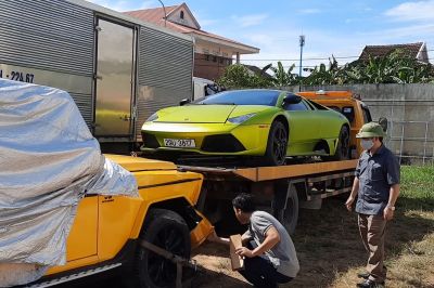 Siêu xe Lamborghini Murcielago bị bỏ không tại Quảng Bình, chờ tiêu huỷ