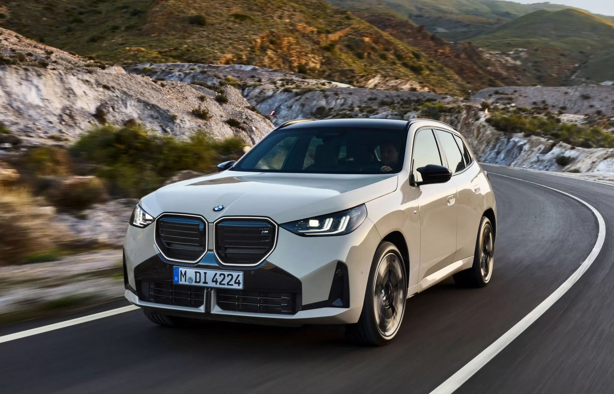 BMW X3 2025 ra mắt, nâng cấp hàng loạt công nghệ phía trong khoang lái