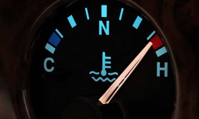 Đồng hồ nhiệt độ trên táp lô: liệu có báo trước xe bạn sắp cháy?