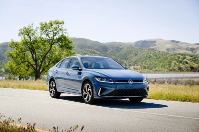 Volkswagen Jetta 2025: Đối thủ đáng gờm của Toyota Corolla và Hyundai Elantra