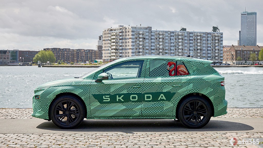 skoda-elroq-005.jpg (347 KB)