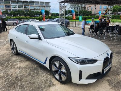 Cận cảnh BMW i4, đối thủ cấp cao của BYD Seal tại Việt Nam