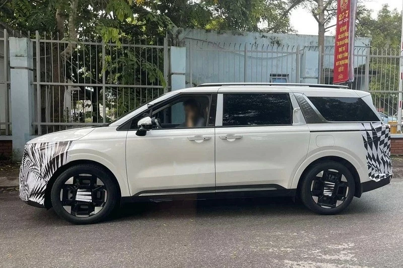 MPV cỡ trung Kia Carnival 2024 bất ngờ xuất hiện tại Việt Nam