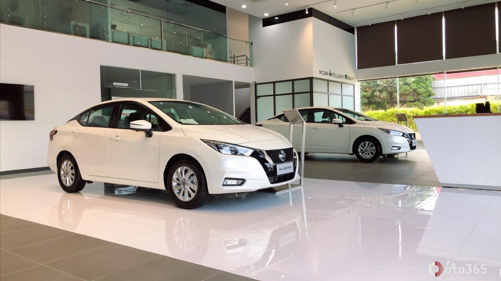 Nissan Almera được trưng bày tại đại lý