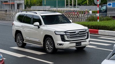 Toyota Land Cruiser LC300 vẫn bán tốt bất chấp giá cao và khan hàng