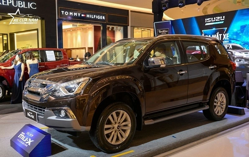 Isuzu Mu-X khuyến mãi giảm giá hàng trăm triệu đồng, bản full rẻ hơn Ford Everest tiêu chuẩn