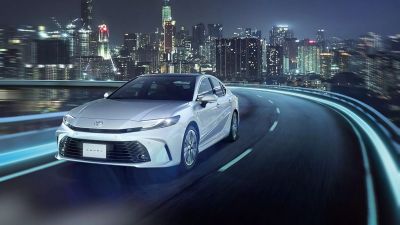 Tại Trung Đông Toyota Camry 2025 vẫn dùng động cơ xăng