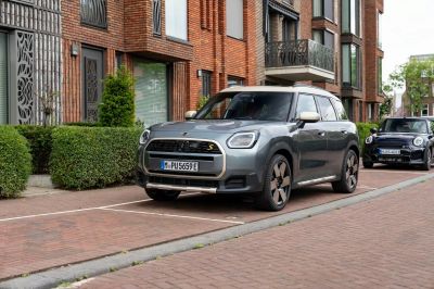 MINI Countryman thuần điện chốt giá khởi điểm hơn 45.000 USD