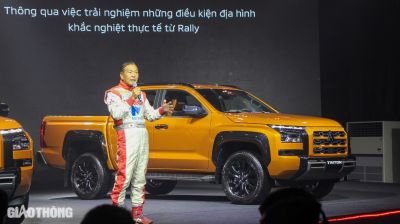 Tân binh Toyota Hilux bám đuổi Mitsubishi Triton