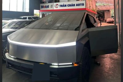 Bán tải điện Tesla Cybertruck Foundation Series bất ngờ xuất hiện tại Việt Nam