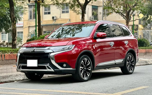 Đánh giá Mitsubishi Outlander 2024: Khám phá 14 nâng cấp mới và thiết kế đột phá