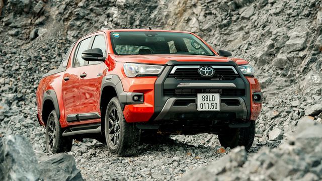 Đánh giá Toyota Hilux 2024: Bền bỉ và sẵn sàng mọi địa hình