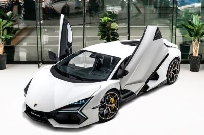 Muốn mua siêu xe Lamborghini khách hàng phải chờ cả năm