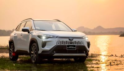 Giá xe Toyota Corolla Cross mới nhất tháng 11/2024: bản máy xăng giảm 50% lệ phí trước bạ