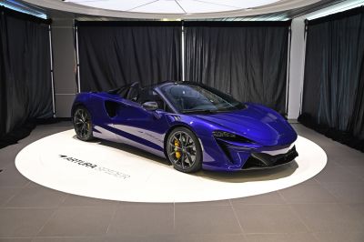 Tại Singapore, McLaren Artura Spider có giá gần 1 triệu USD