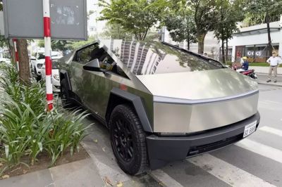 Cận cảnh Tesla Cybertruck 2024 đầu tiên ở Việt Nam giá trên 6 tỷ đồng