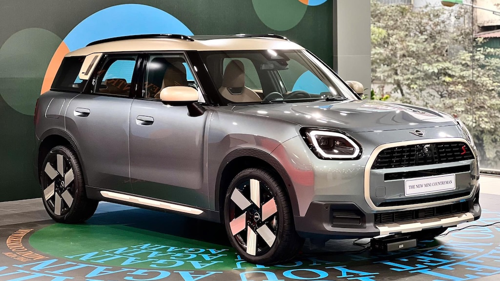 SUV hạng C MINI Countryman S thế hệ mới tới Việt Nam giá trên 2 tỷ đồng