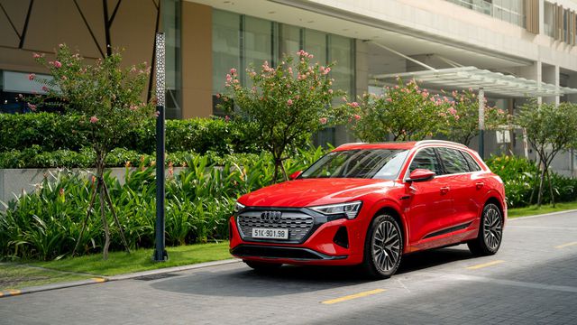 Đánh Giá Audi Q8 e-tron 2024: Khi thời trang gặp công nghệ và vận hành hoàn hảo