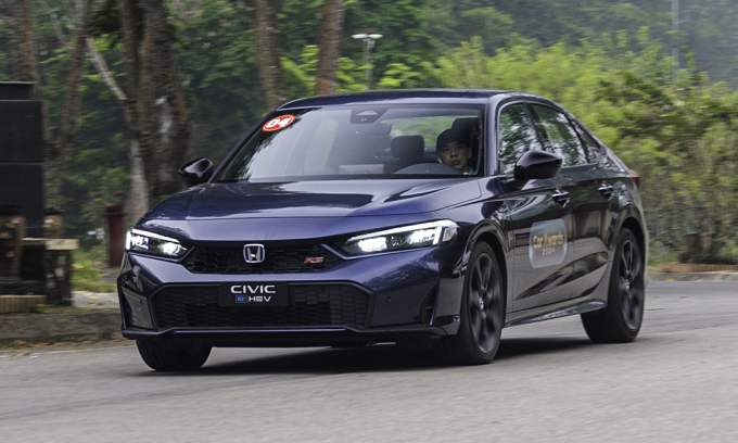 Honda Civic hybrid trong hành trình trải nghiệm của giám khảo Car Awards.