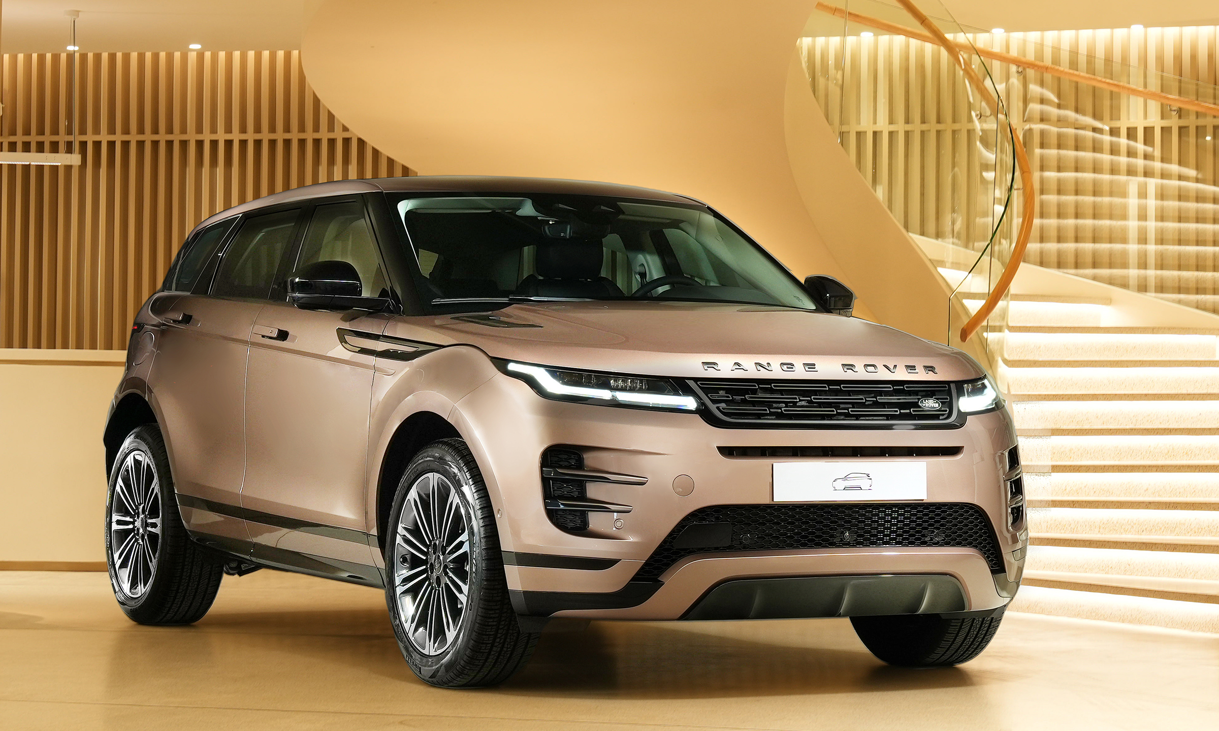 Land Rover Range Rover Evoque 2025 ra mắt Việt Nam giá từ 2,9 tỷ đồng