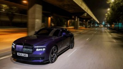 Cận cảnh Rolls-Royce Spectre Black Badge mẫu xe điện sang trọng bậc nhất thế giới