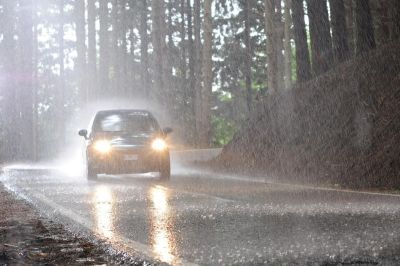 Kiểm soát hành trình khi trời mưa: Tiện ích hay nguy cơ mất kiểm soát?