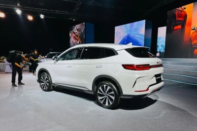 Trải nghiệm thực tế BYD Sealion 6 tại showroom BYD Tây Hồ