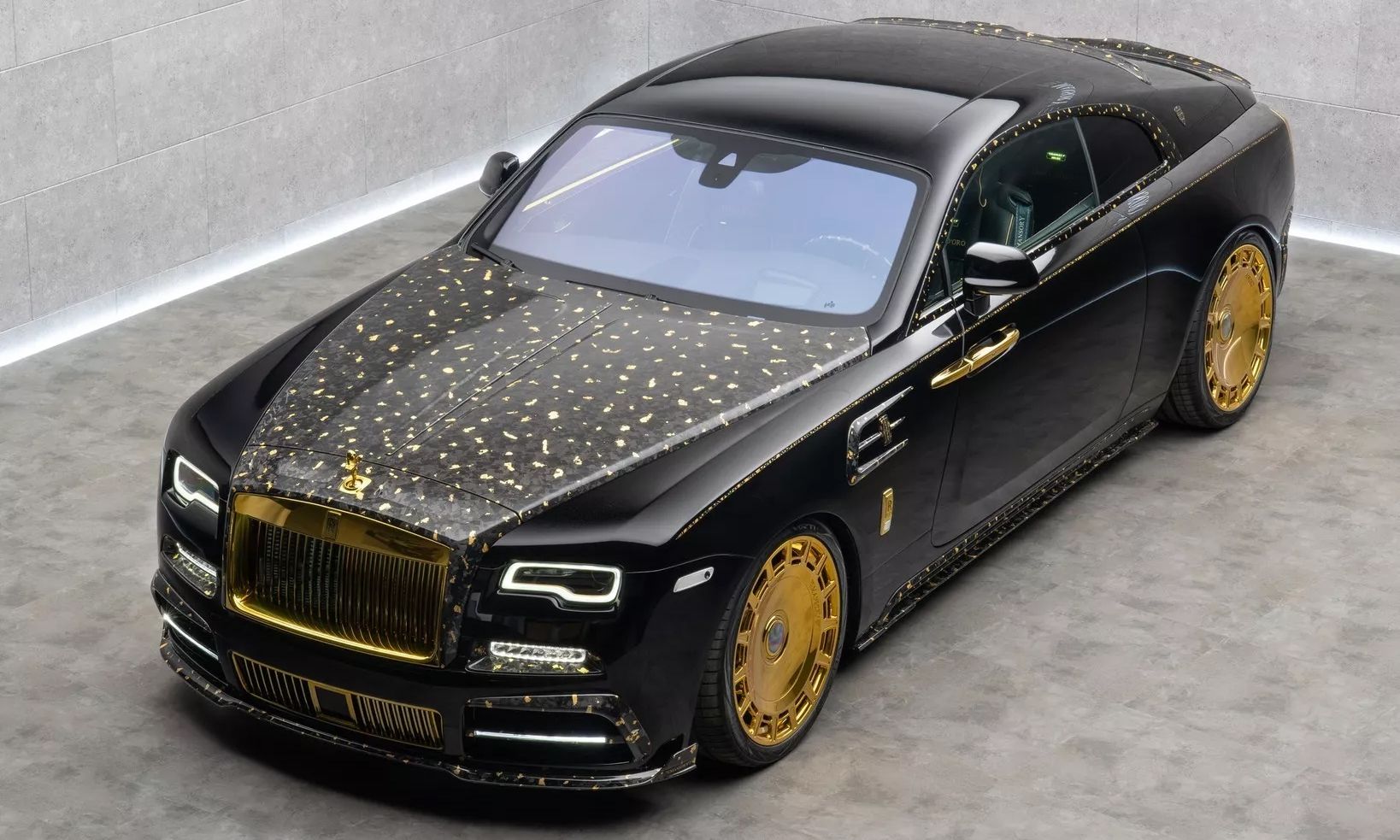 Rolls-Royce Wraith phủ vàng 24K: Xa xỉ từ nội thất đến ngoại thất