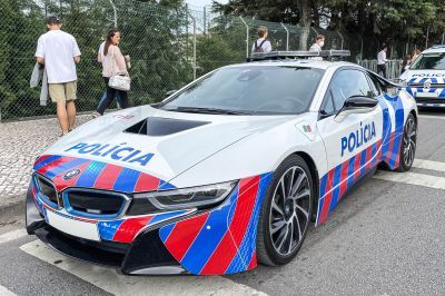 Cận cảnh hybrid BMW i8 phiên bản cảnh sát tại Bồ Đào Nha
