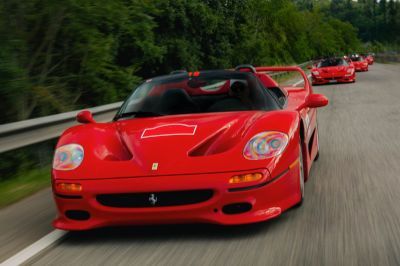 Mãn nhãn với hành trình siêu xe quy tụ tới 23 chiếc Ferrari F50 trên đường