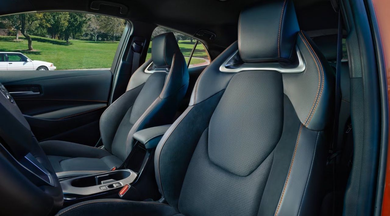 Toyota hé lộ công nghệ nội thất ô tô tự làm sạch: Tương lai cabin không bụi bẩn?