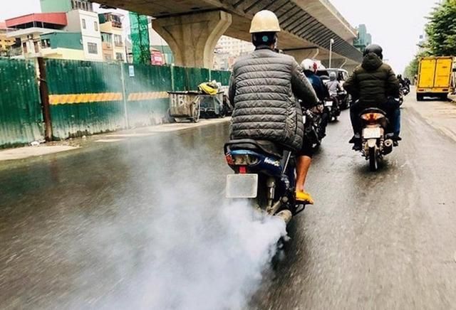 Khí thải và điện khí hóa: Cuộc chơi sống còn của xe máy truyền thống tại Việt Nam