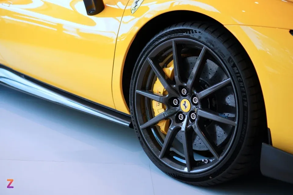 Hệ thống kiểm soát áp suất lốp (TPMS) là gì? Cách hoạt động và vai trò an toàn