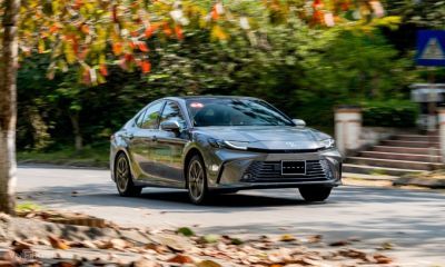 Toyota Camry giảm sâu tháng 6: Phiên bản cao cấp khan hàng